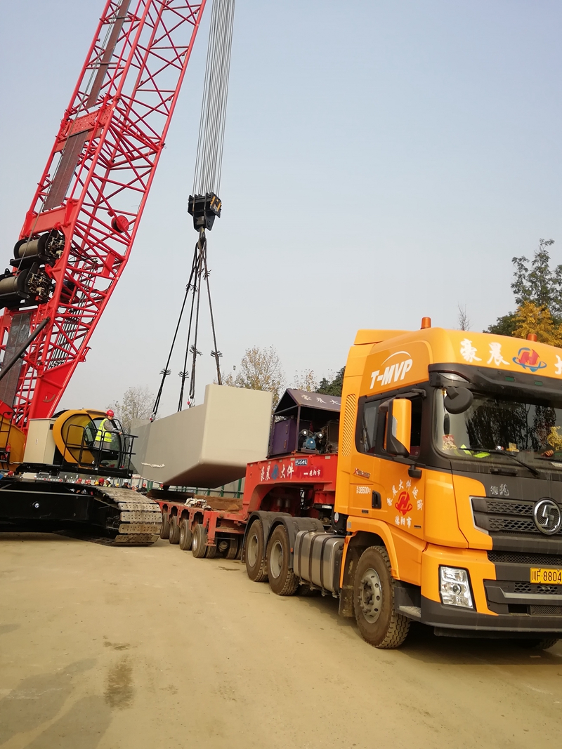 成彭高架首個(gè)高架橋雙墩柱蓋梁吊裝現(xiàn)場(chǎng)1_副本 成彭高架首個(gè)高架橋雙墩柱蓋梁吊裝現(xiàn)場(chǎng)1_副本