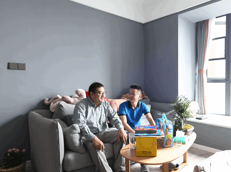 慰問(wèn)公司駐涼山州昭覺(jué)縣幫扶工作隊(duì)員楊里_副本