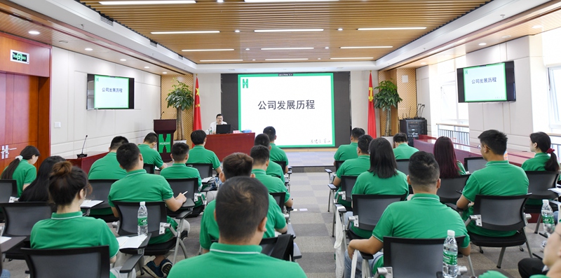 公司黨委委員、紀(jì)委書記、工會主席章慶講述公司的發(fā)展歷程