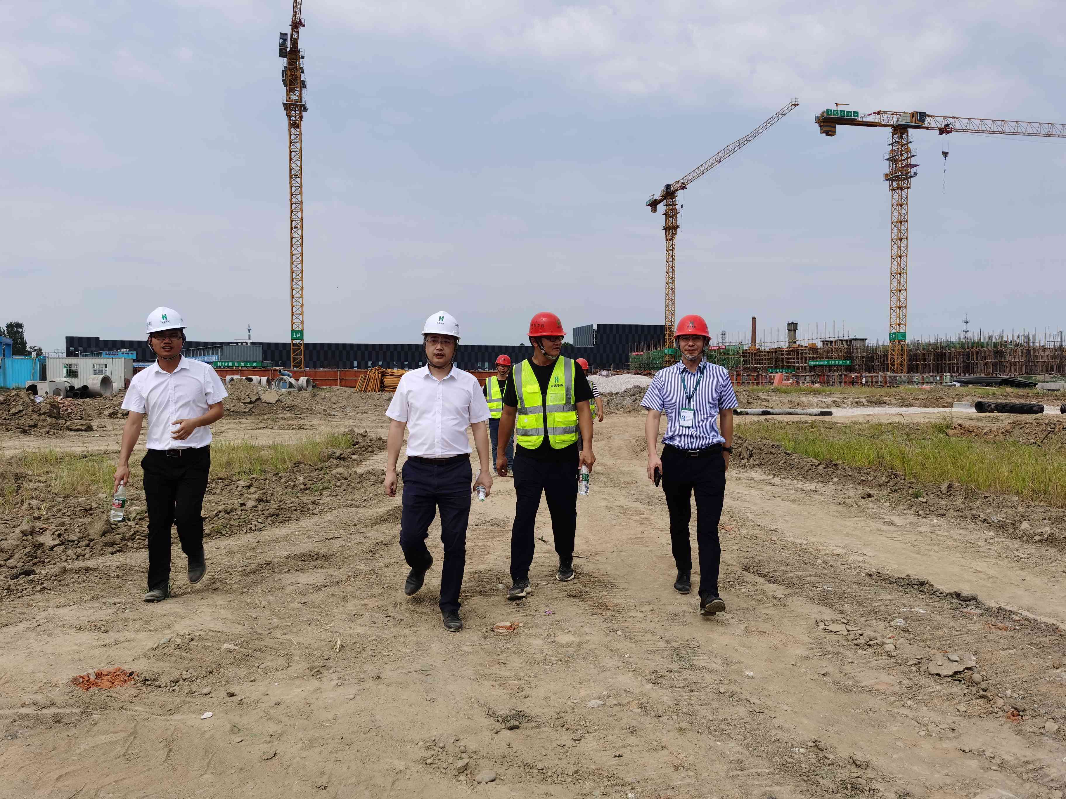 羅驥到廣漢華僑鳳凰40萬(wàn)噸高強(qiáng)包裝用紙技術(shù)擴(kuò)建改造項(xiàng)目調(diào)研指導(dǎo)工作(1) 羅驥到廣漢華僑鳳凰40萬(wàn)噸高強(qiáng)包裝用紙技術(shù)擴(kuò)建改造項(xiàng)目調(diào)研指導(dǎo)工作(1)